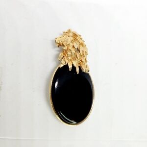 Vintage Gold Tone Textured Lion Mane Faux Onyx Brooch Regal Royal Cat Pin